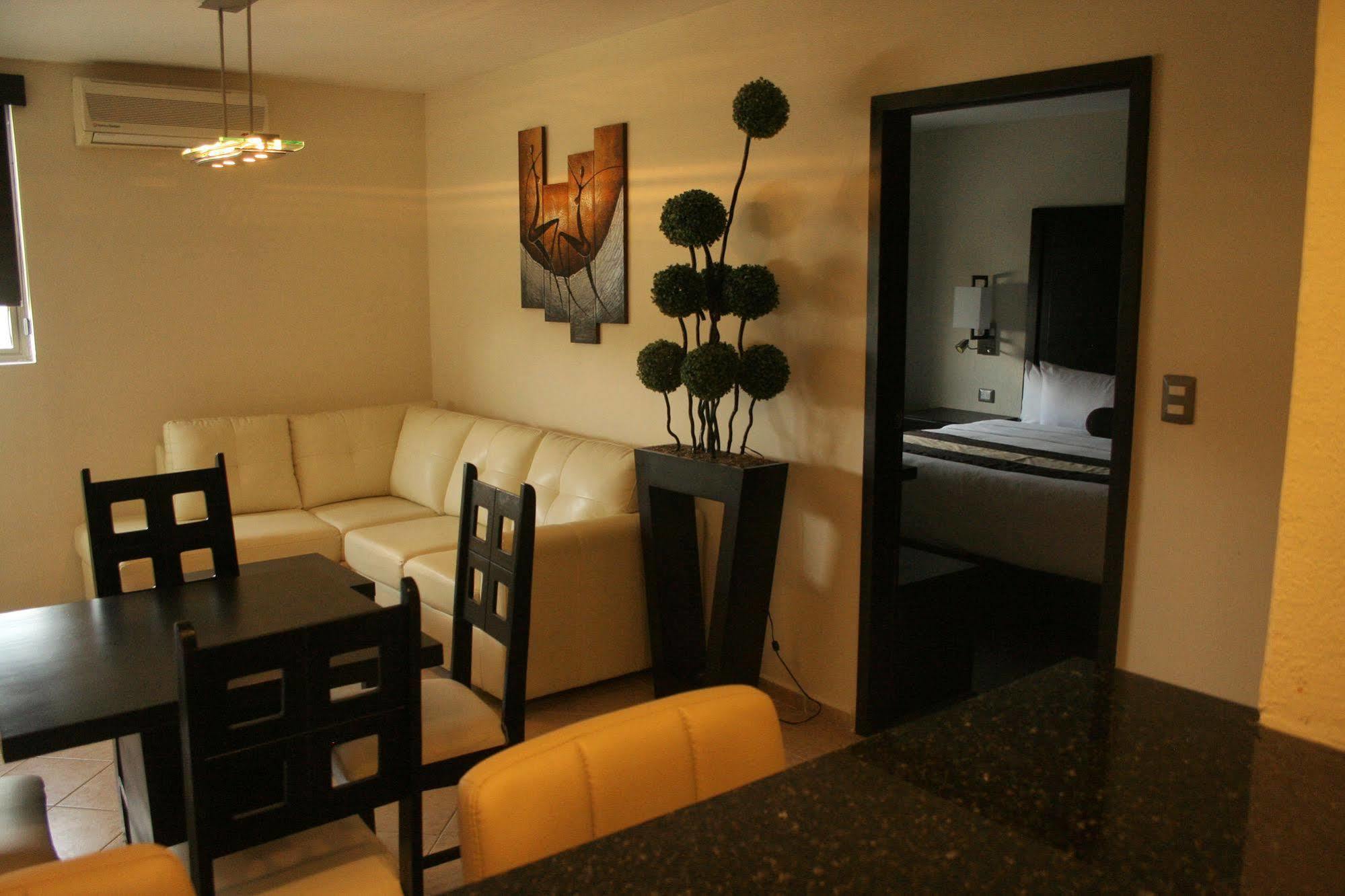 Hotel El Camino Inn & Suites Reynosa Exterior photo