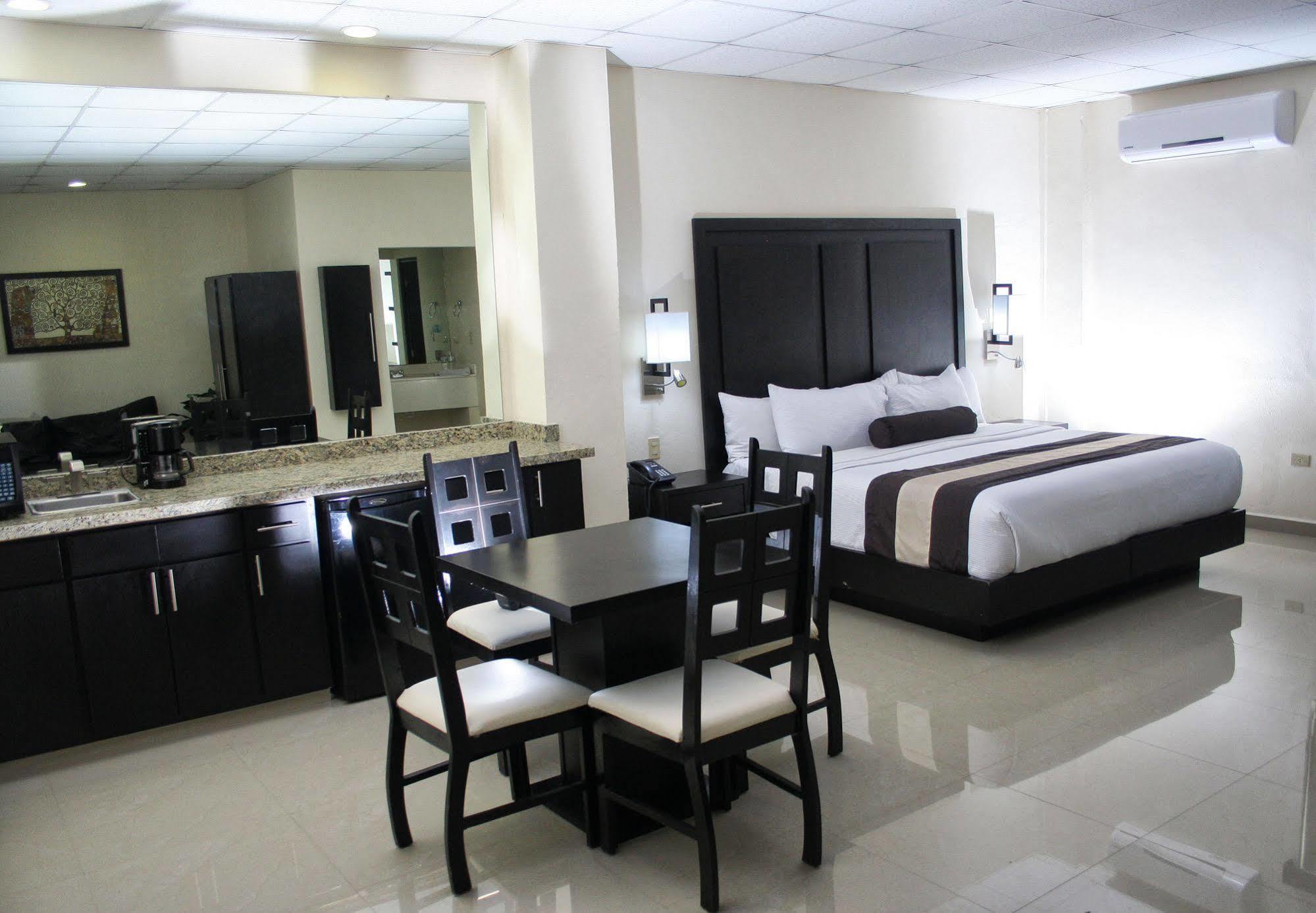 Hotel El Camino Inn & Suites Reynosa Exterior photo