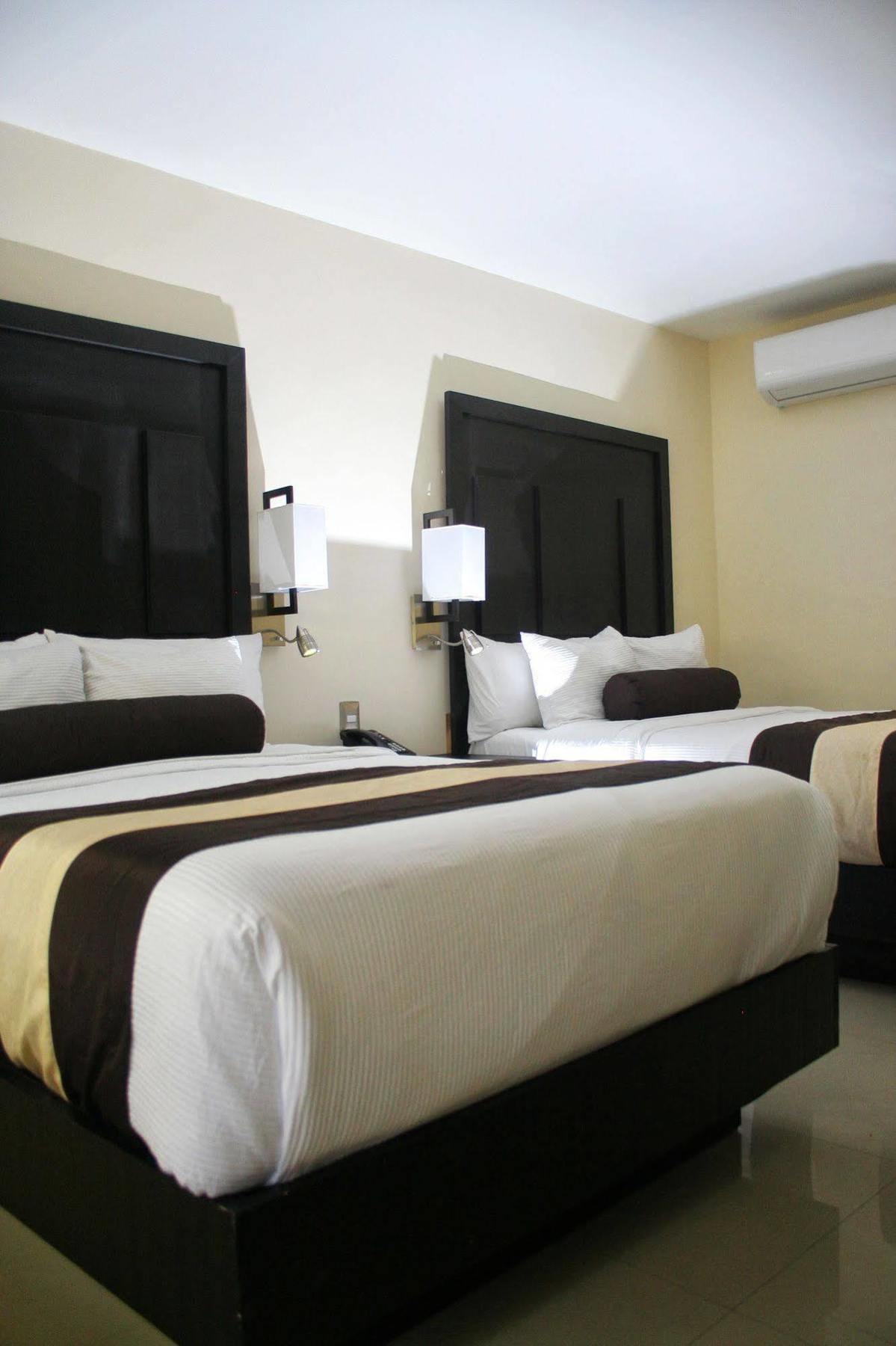 Hotel El Camino Inn & Suites Reynosa Exterior photo