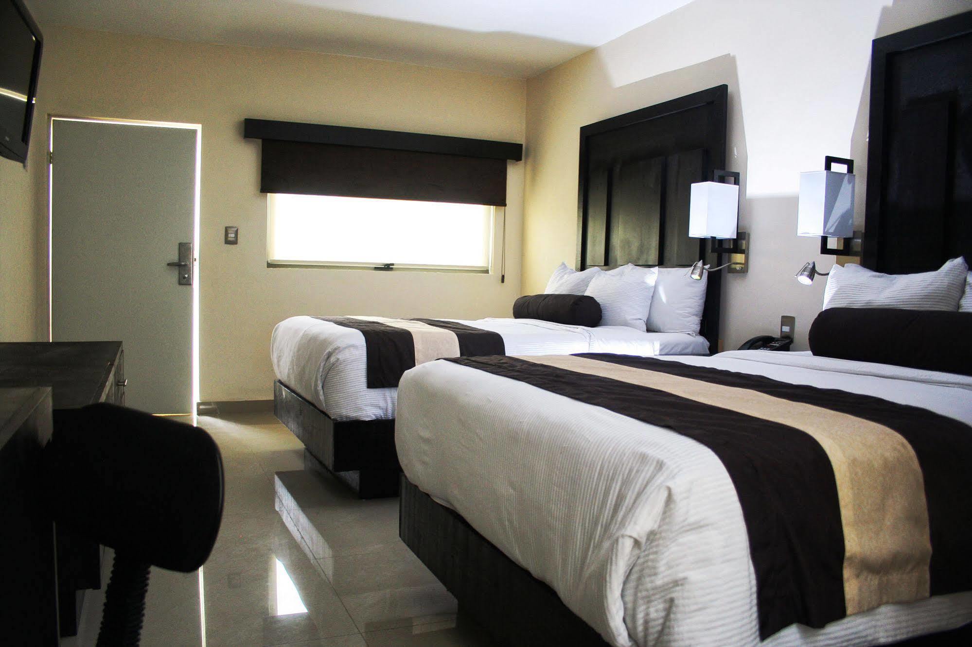 Hotel El Camino Inn & Suites Reynosa Exterior photo