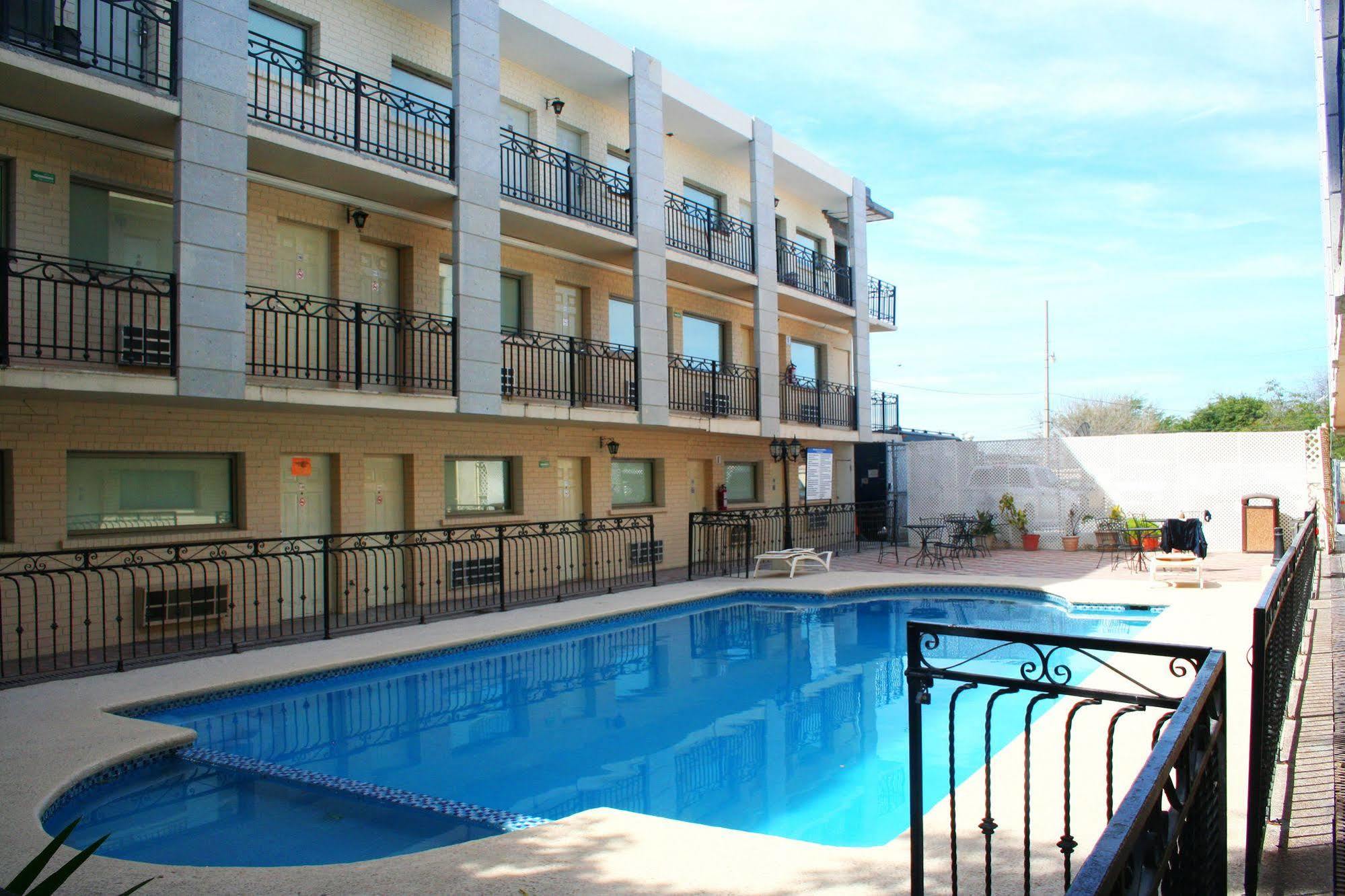Hotel El Camino Inn & Suites Reynosa Exterior photo